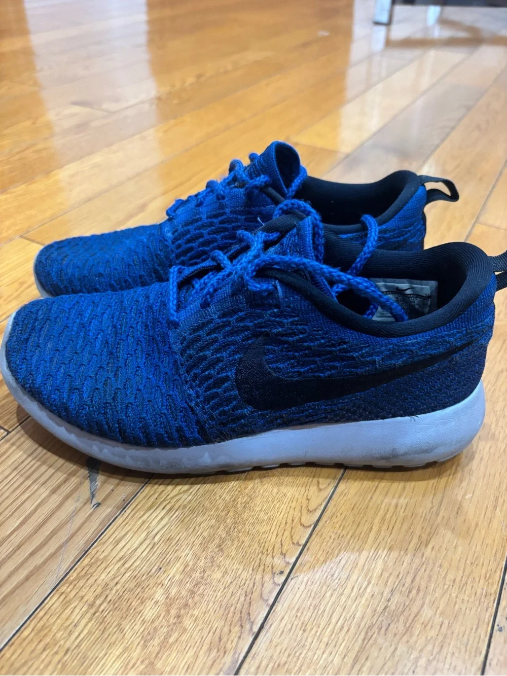 NIKE WOMENS ROSHE ONE FLYKNIT in BLUE Size: 7